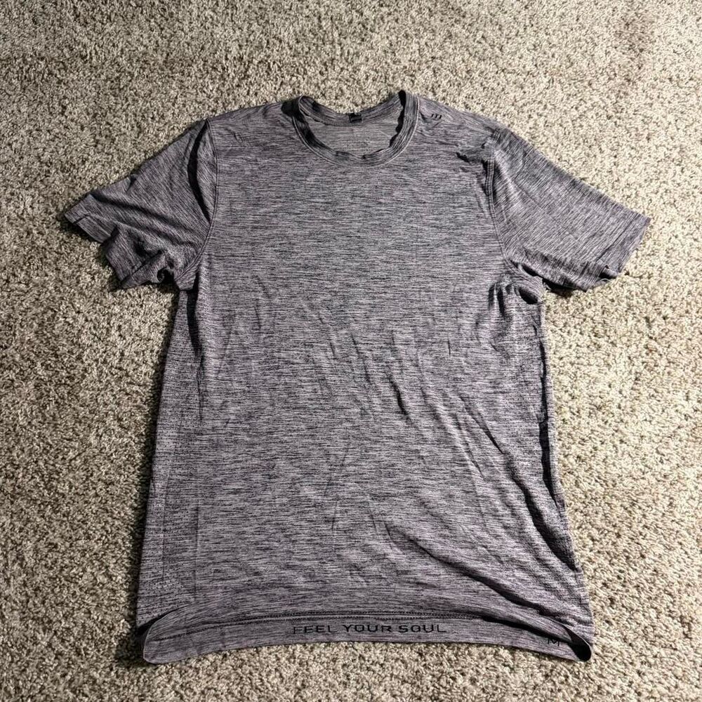 Lululemon Men Medium Gray Athletic T-Shirt Short Sleeve Workout Gym Performance